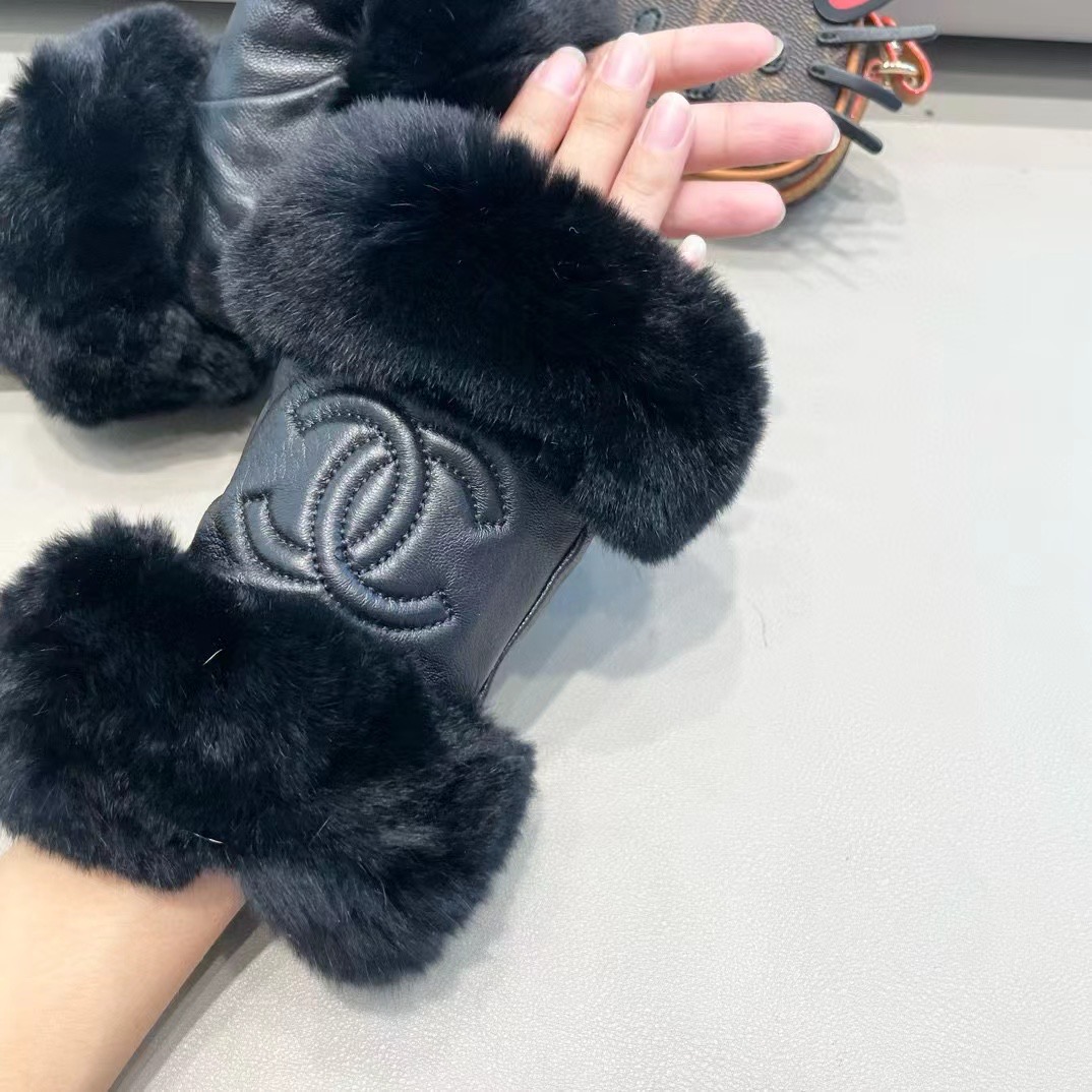 Chanel 香奈儿2024秋冬短款懒兔毛手套👍值得对比。。同款不同品质，秒杀市场差产品，进口一级羊皮➕