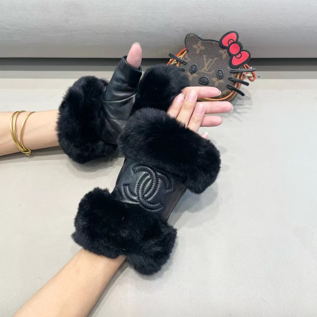 Chanel 香奈儿2024秋冬短款懒兔毛手套👍值得对比。。同款不同品质，秒杀市场差产品，进口一级羊皮➕