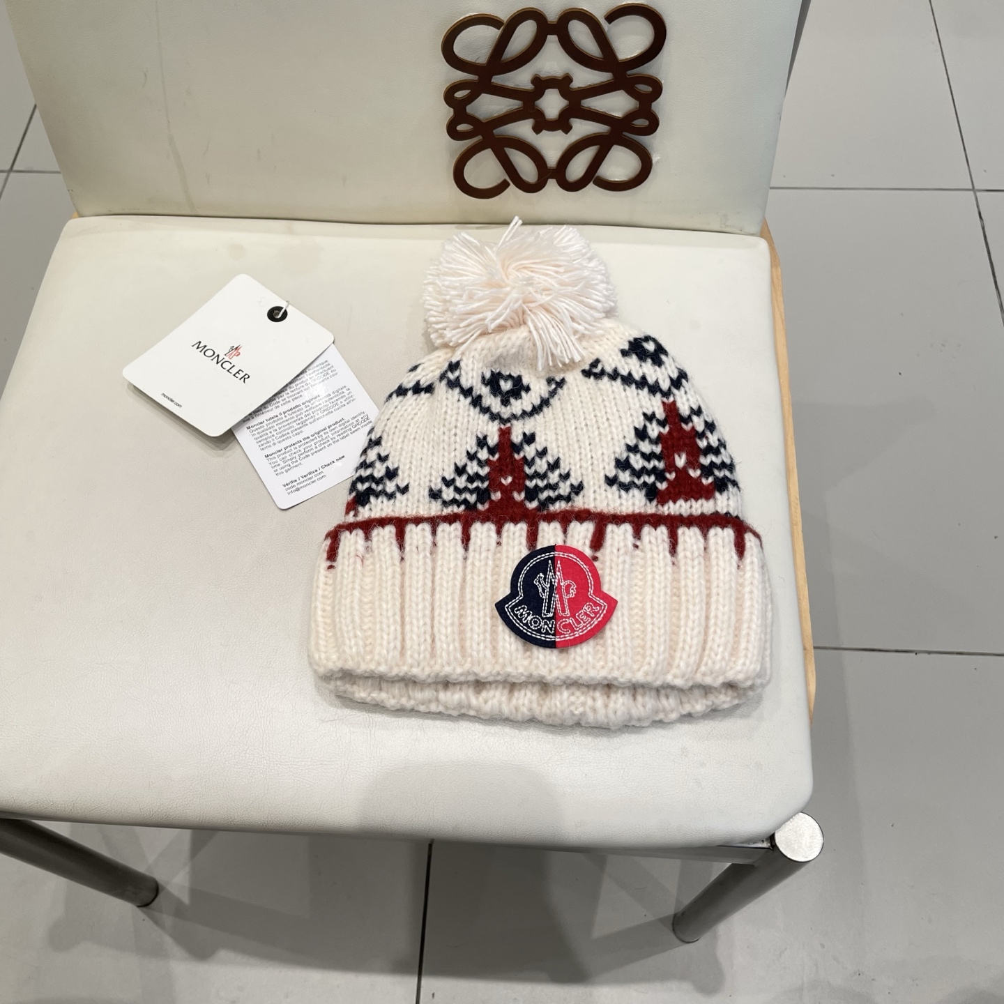 NO:580592,MONCLER Mouthless 2025 New Christmas Tree Fur Ball Knitted Hat Women's Autumn and Winter Sweet Warm Wool Hat Ear Protection Coldproof Baotou Hat Hat Fisherman Hat Baseball Cap Knitted Hat, Hat, Moncler, espadrilles, hats19860909MONCLER蒙口2025新款圣诞树毛球针织帽子女秋冬甜美保暖毛线帽护耳防寒包头帽帽子渔夫帽棒球帽针织帽,帽子,Moncler,espadrilles,hats,hat