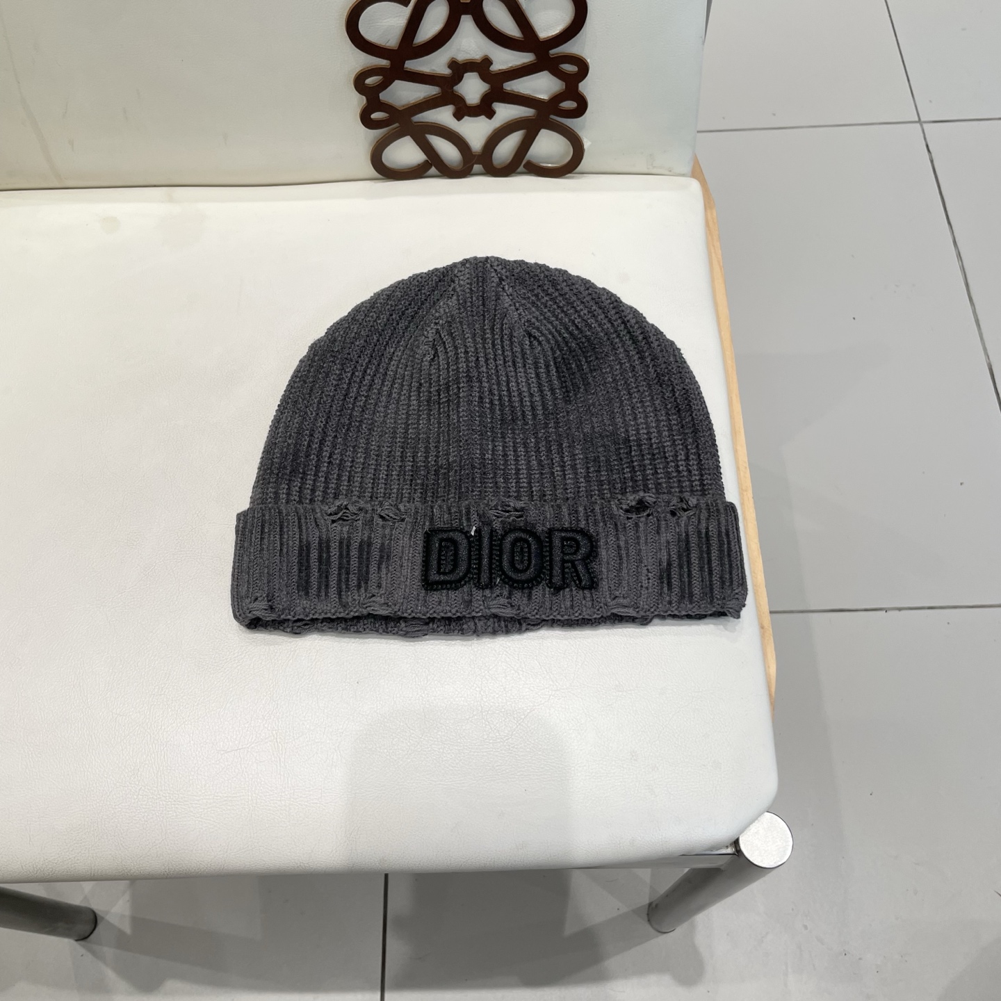 NO:580594,DIOR Dior washed old hole woolen hat women's autumn and winter street style pullover hat showing face small knitted hat men's hat fisherman hat baseball cap knitted hat, hat, dior, dior, espadrilles, hats19860909DIOR迪奥水洗做旧破洞毛线帽子女秋冬天街头个性套头帽显脸小针织帽男帽子渔夫帽棒球帽针织帽,帽子,dior,dior,espadrilles,hats,hat