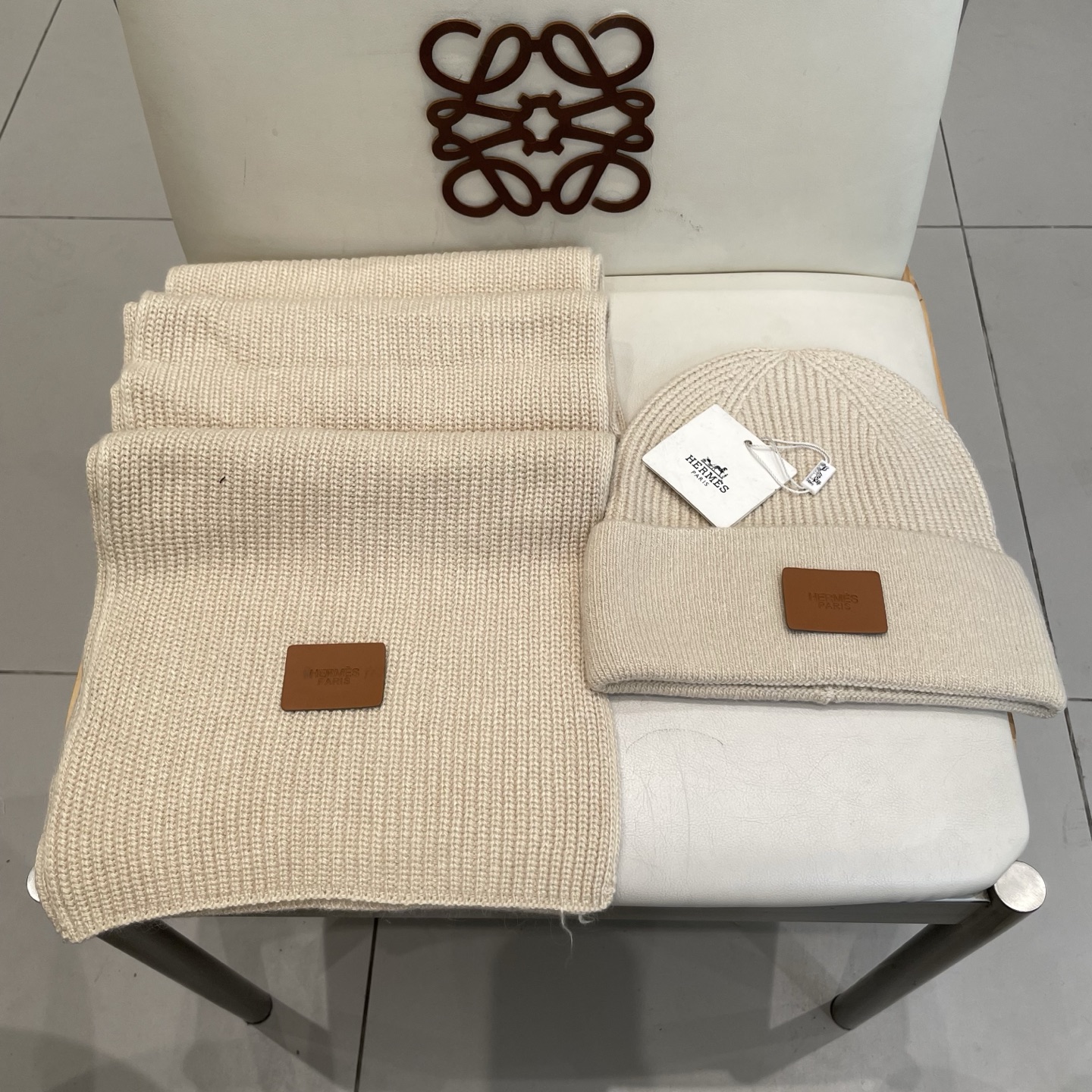 爱马仕 hermes【两件套-%70+兔毛%30羊毛套装帽子】经典套装帽子！帽子➕围巾！暖暖哒超级舒服～