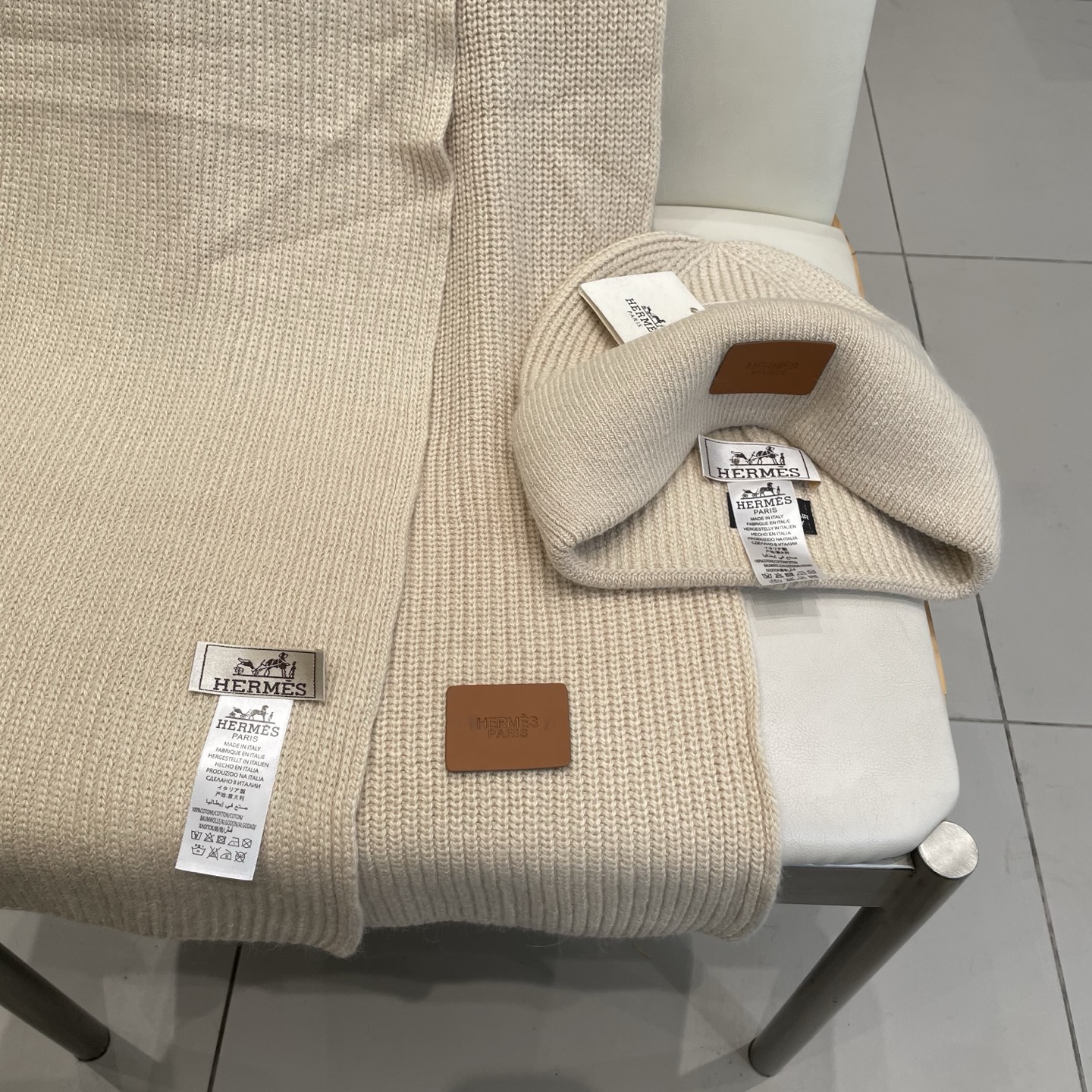 爱马仕 hermes【两件套-%70+兔毛%30羊毛套装帽子】经典套装帽子！帽子➕围巾！暖暖哒超级舒服～