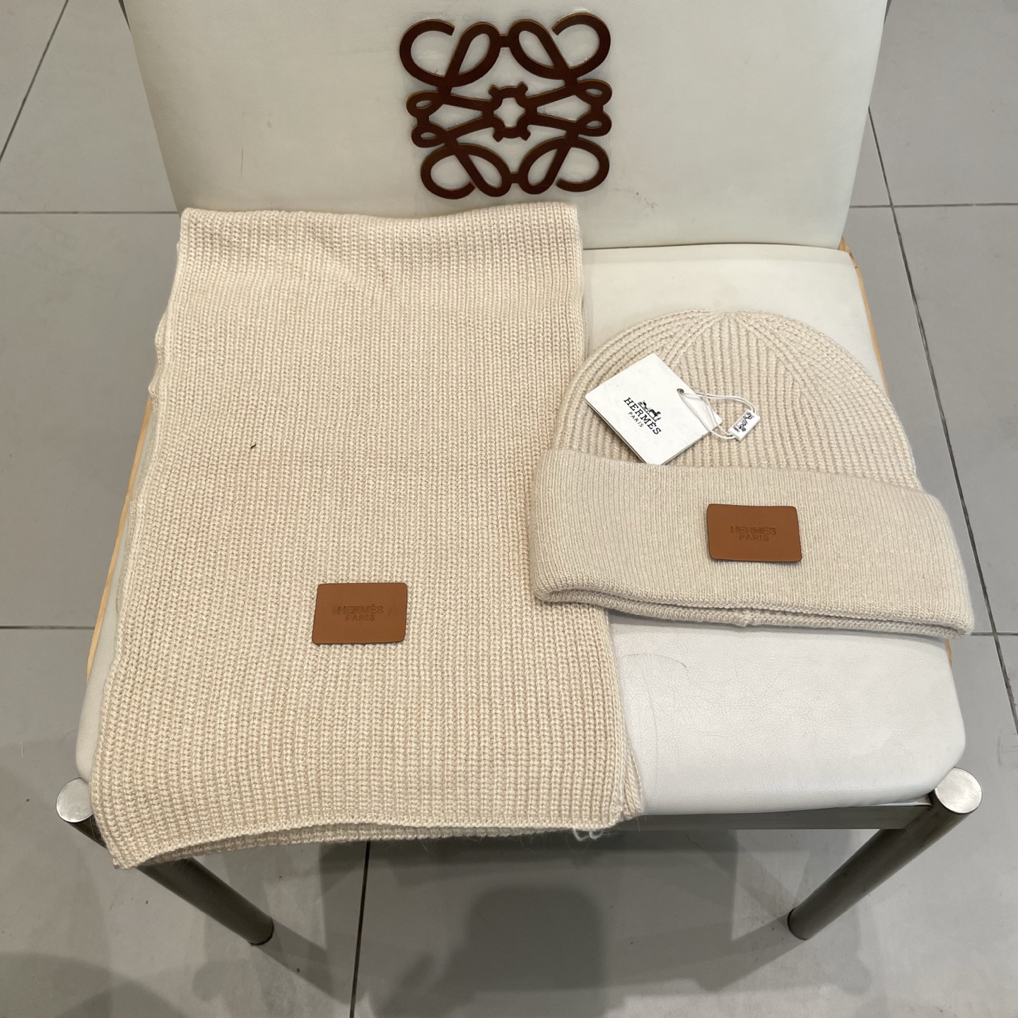 爱马仕 hermes【两件套-%70+兔毛%30羊毛套装帽子】经典套装帽子！帽子➕围巾！暖暖哒超级舒服～