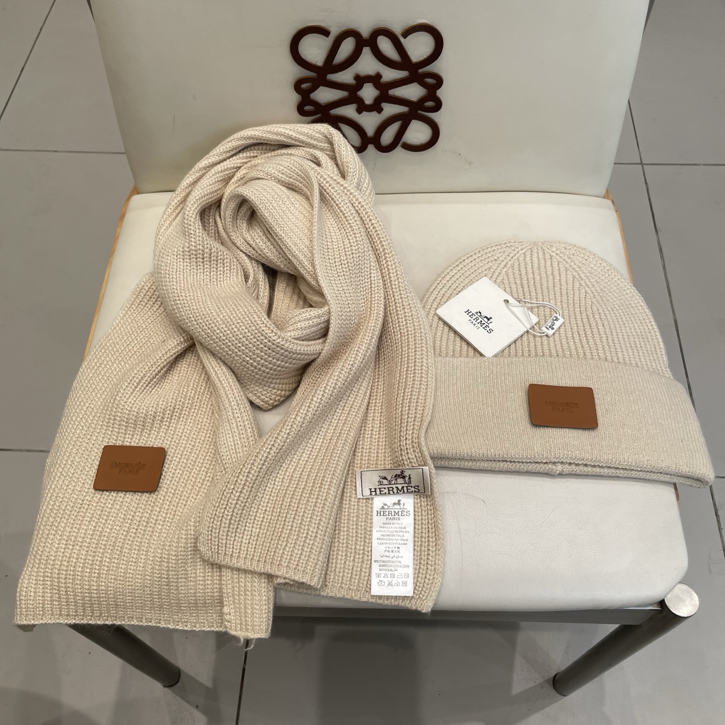 爱马仕 hermes【两件套-%70+兔毛%30羊毛套装帽子】经典套装帽子！帽子➕围巾！暖暖哒超级舒服～