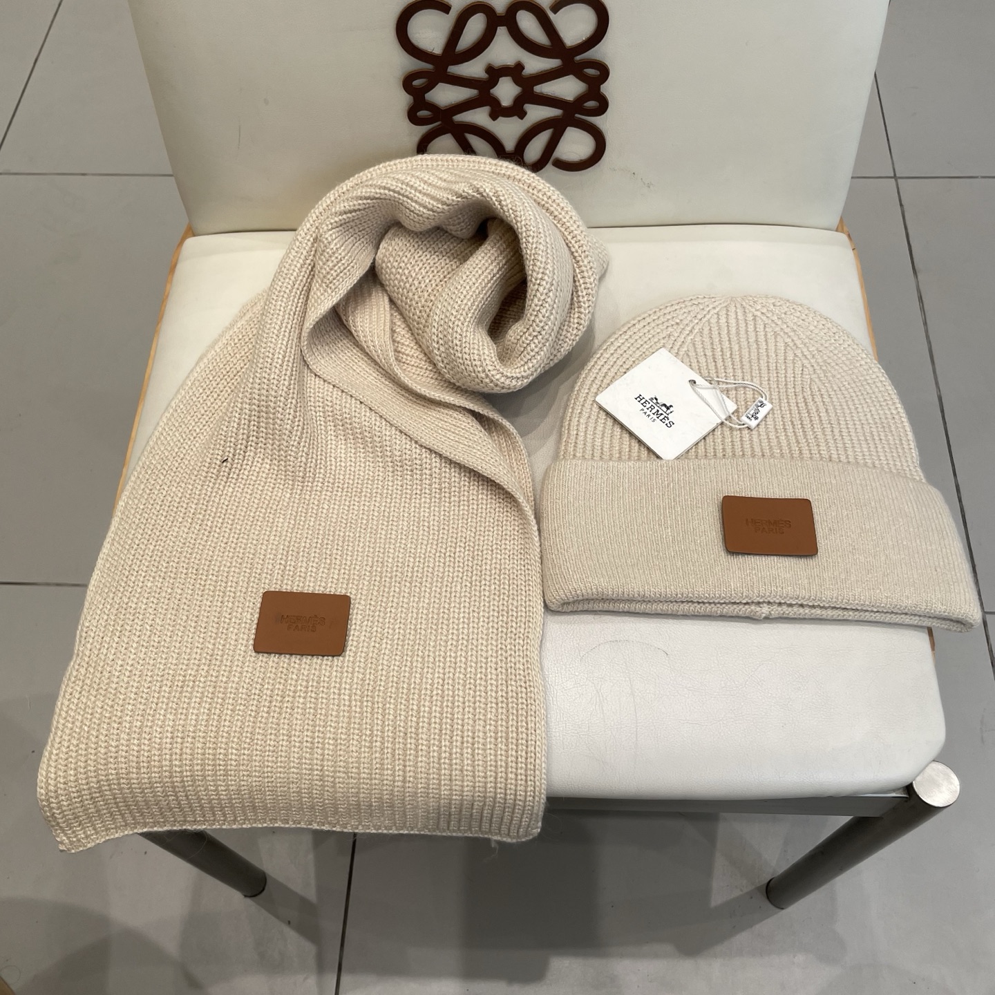 爱马仕 hermes【两件套-%70+兔毛%30羊毛套装帽子】经典套装帽子！帽子➕围巾！暖暖哒超级舒服～