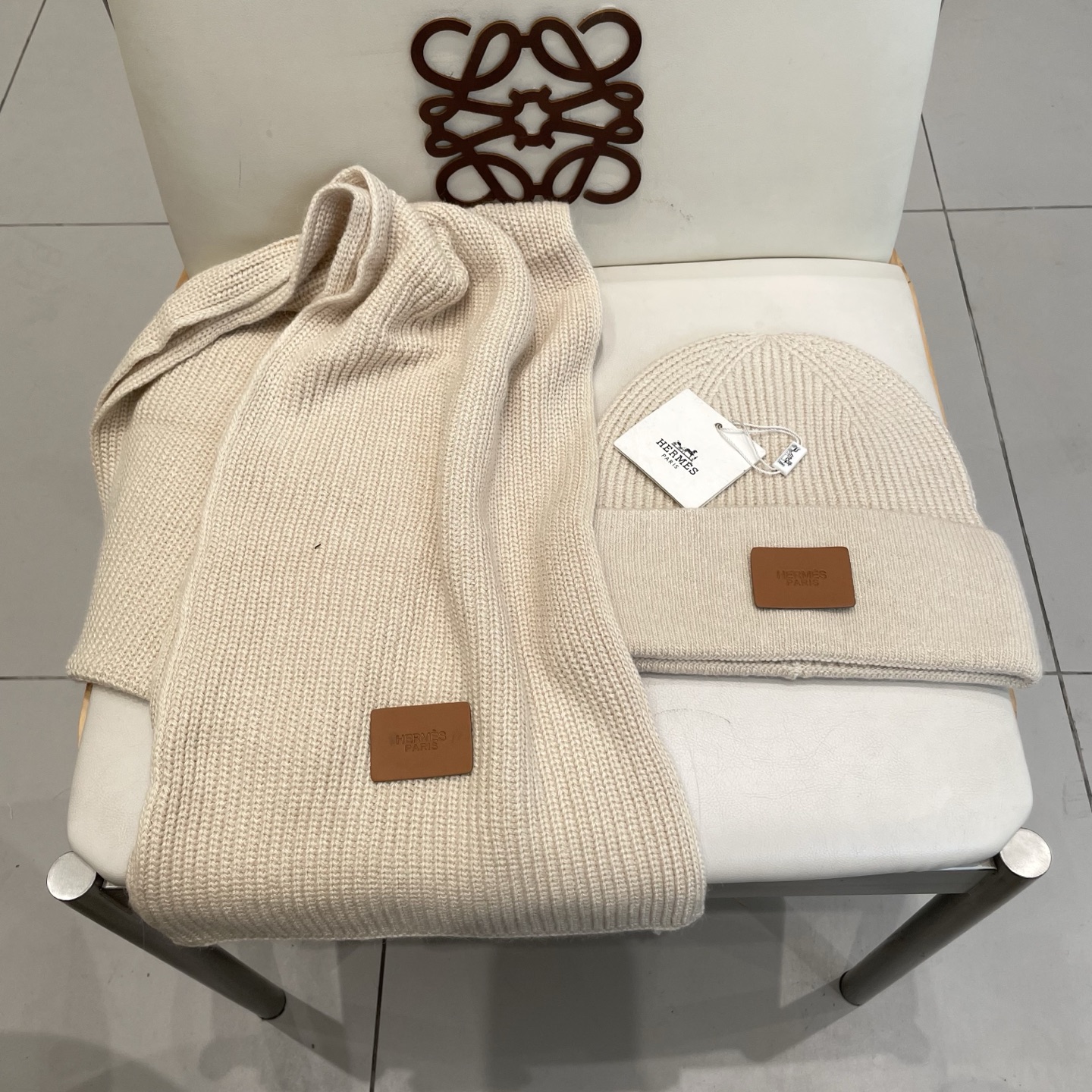 爱马仕 hermes【两件套-%70+兔毛%30羊毛套装帽子】经典套装帽子！帽子➕围巾！暖暖哒超级舒服～