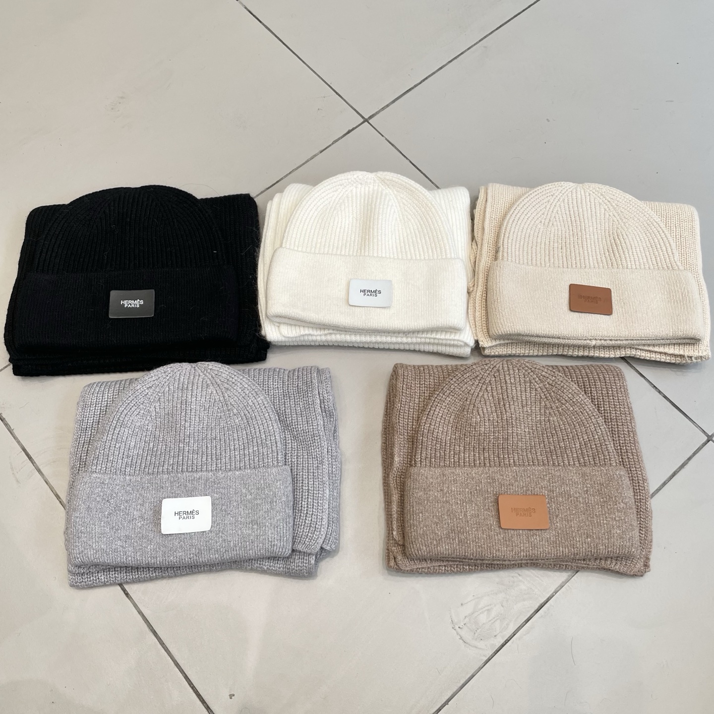 爱马仕 hermes【两件套-%70+兔毛%30羊毛套装帽子】经典套装帽子！帽子➕围巾！暖暖哒超级舒服～