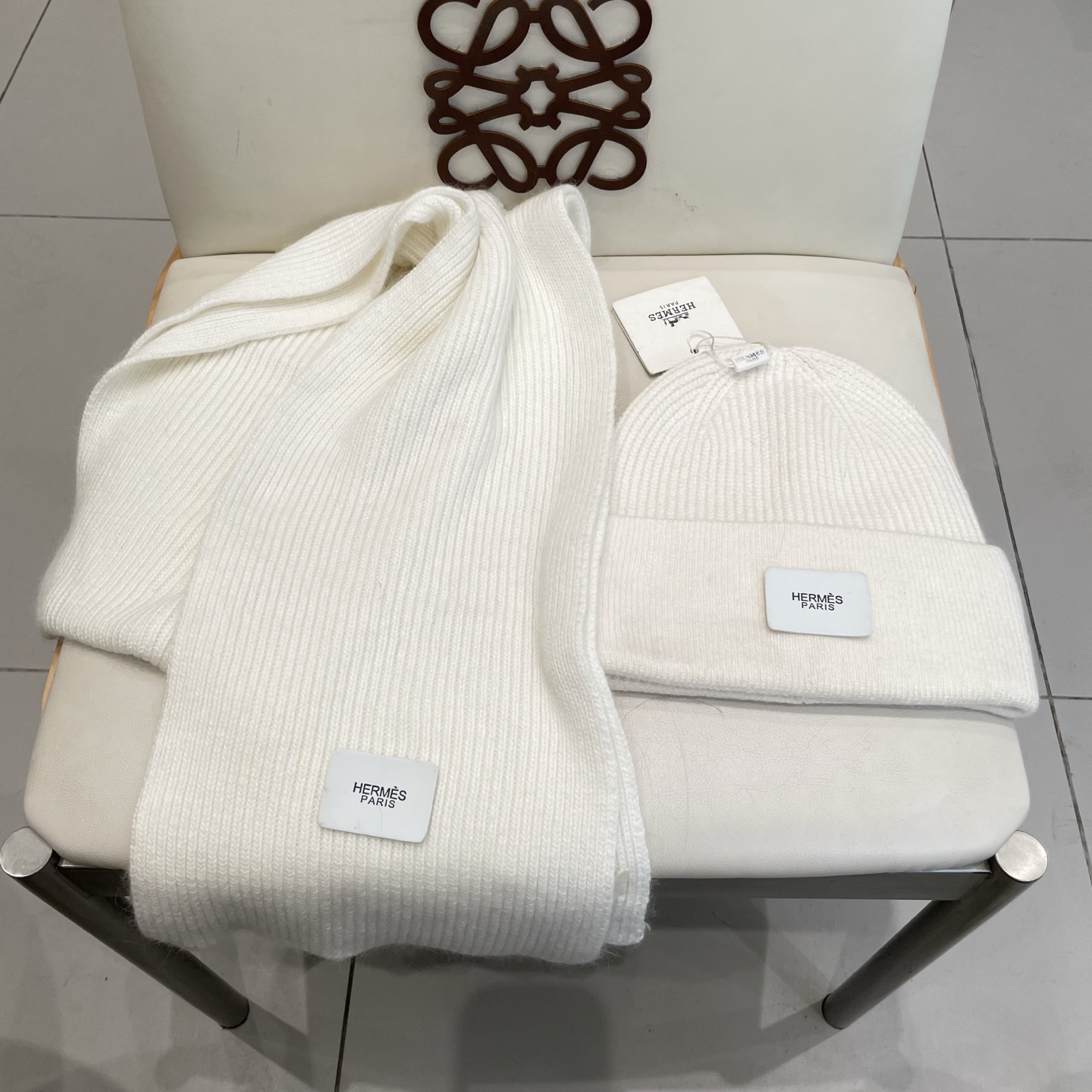 爱马仕 hermes【两件套-%70+兔毛%30羊毛套装帽子】经典套装帽子！帽子➕围巾！暖暖哒超级舒服～