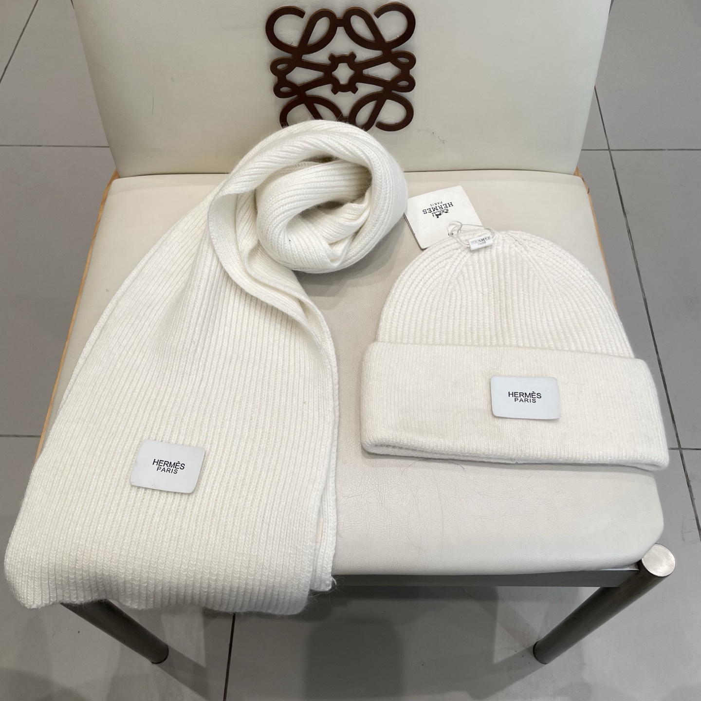 爱马仕 hermes【两件套-%70+兔毛%30羊毛套装帽子】经典套装帽子！帽子➕围巾！暖暖哒超级舒服～
