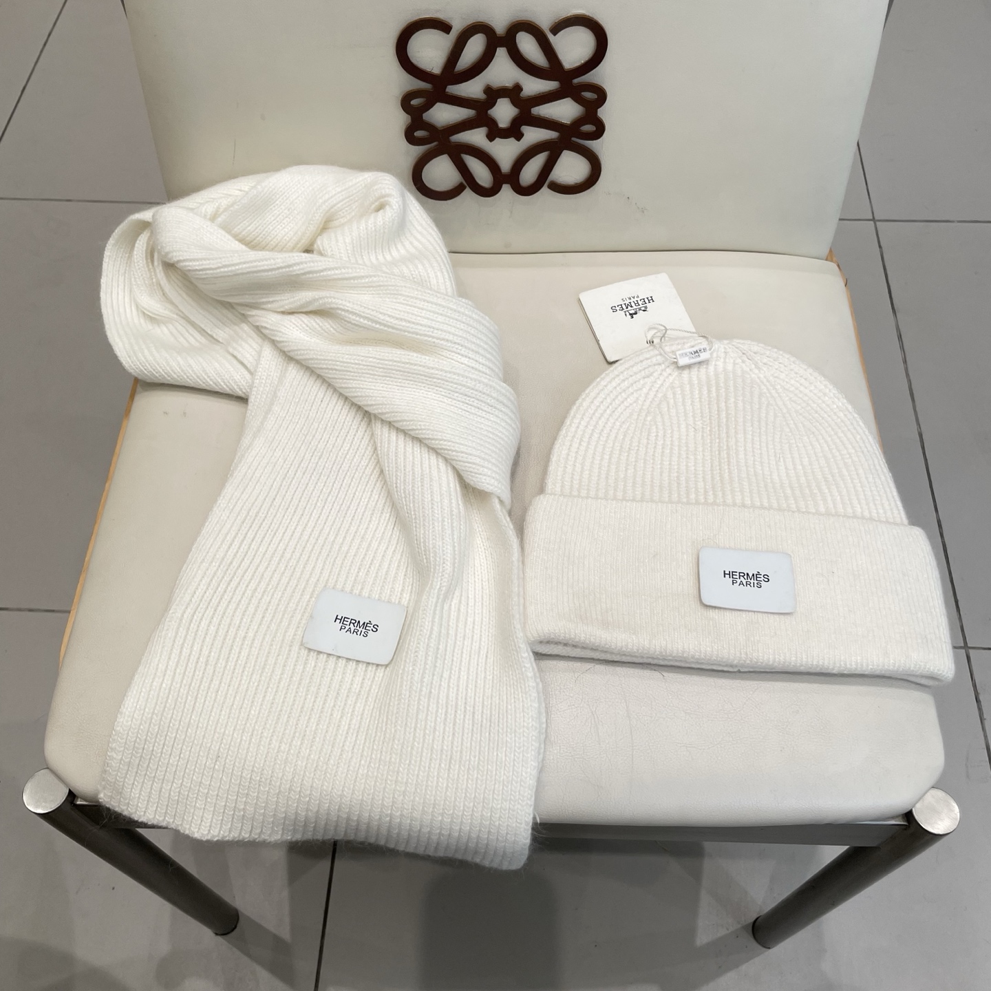 爱马仕 hermes【两件套-%70+兔毛%30羊毛套装帽子】经典套装帽子！帽子➕围巾！暖暖哒超级舒服～