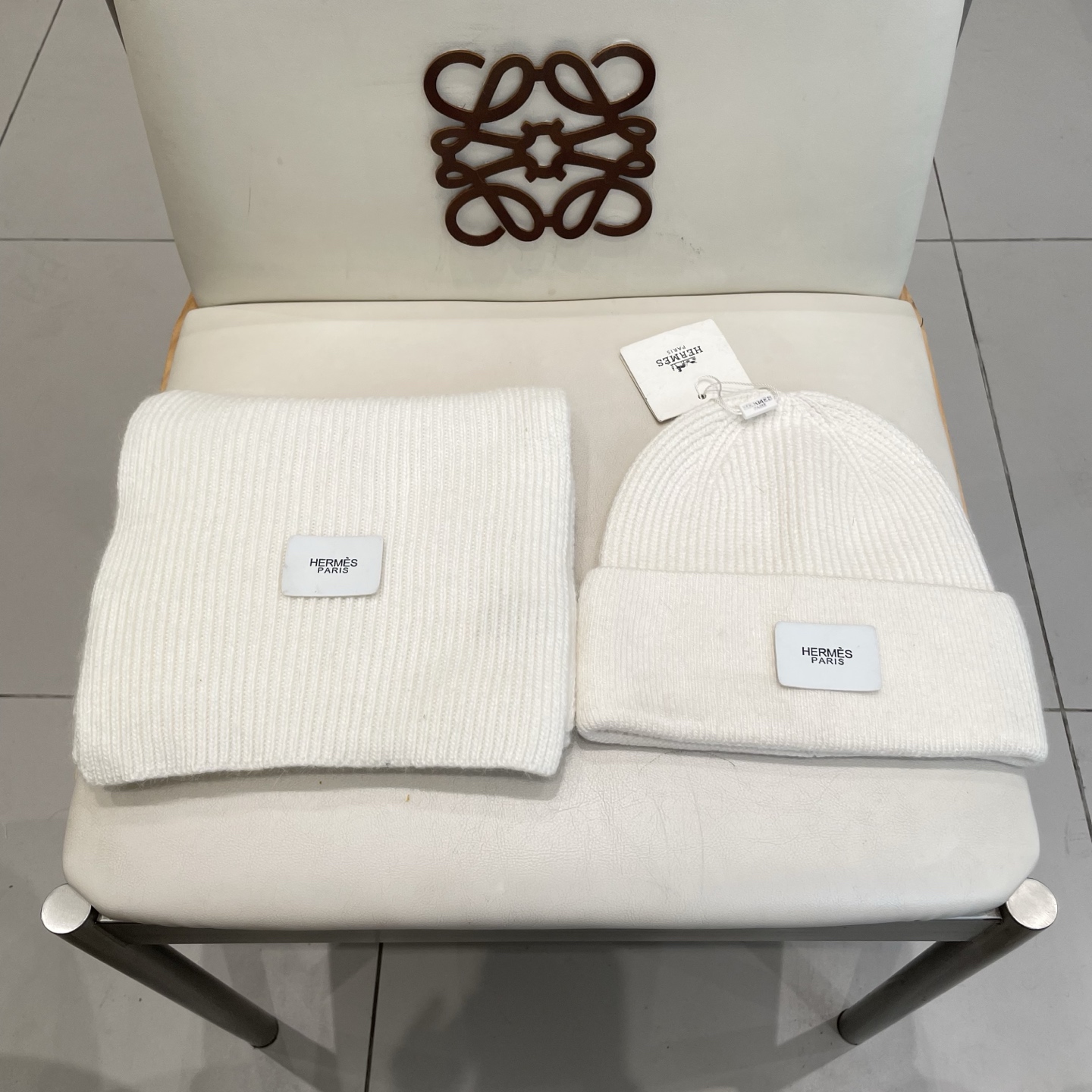 爱马仕 hermes【两件套-%70+兔毛%30羊毛套装帽子】经典套装帽子！帽子➕围巾！暖暖哒超级舒服～