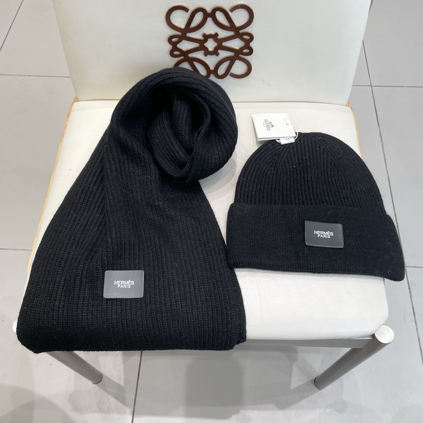 爱马仕 hermes【两件套-%70+兔毛%30羊毛套装帽子】经典套装帽子！帽子➕围巾！暖暖哒超级舒服～