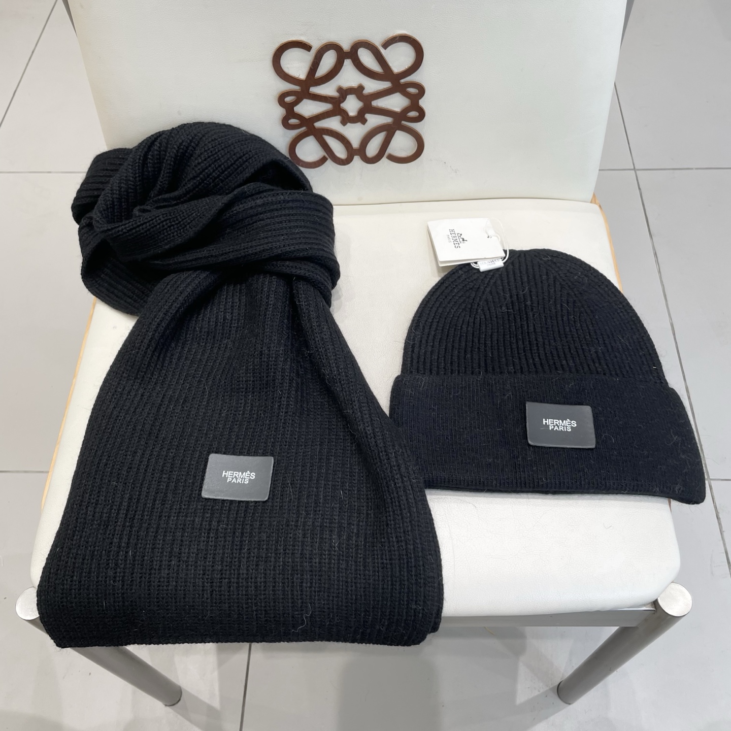 爱马仕 hermes【两件套-%70+兔毛%30羊毛套装帽子】经典套装帽子！帽子➕围巾！暖暖哒超级舒服～