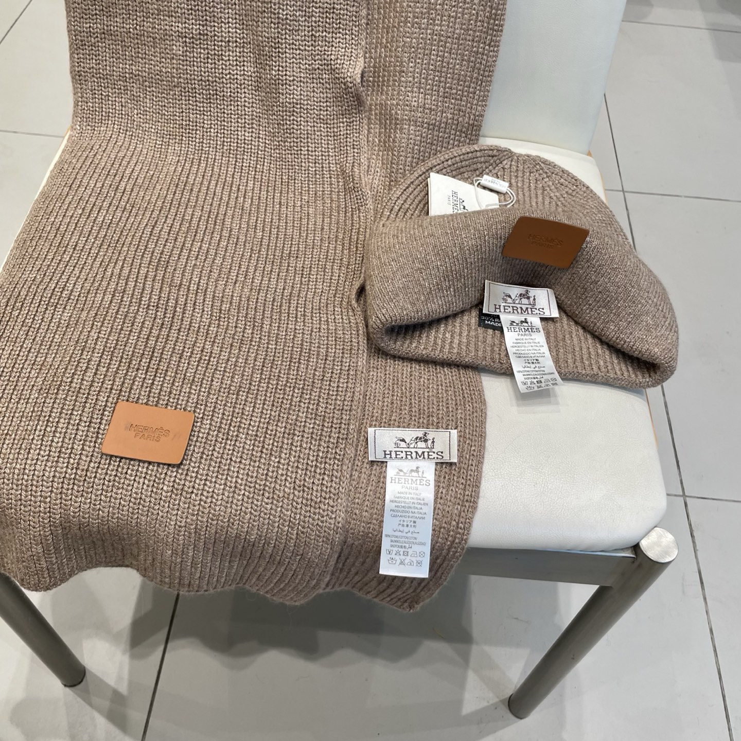 爱马仕 hermes【两件套-%70+兔毛%30羊毛套装帽子】经典套装帽子！帽子➕围巾！暖暖哒超级舒服～
