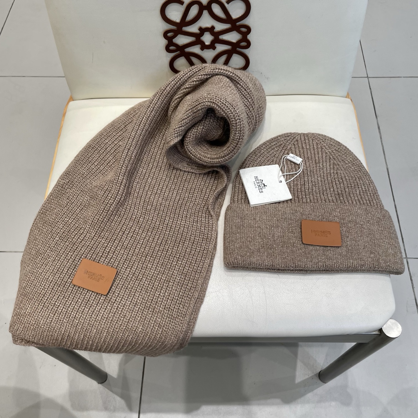爱马仕 hermes【两件套-%70+兔毛%30羊毛套装帽子】经典套装帽子！帽子➕围巾！暖暖哒超级舒服～
