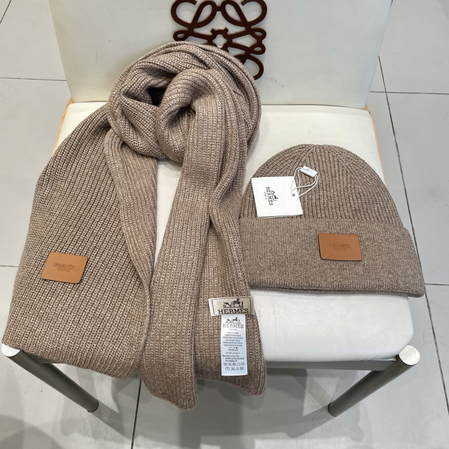 爱马仕 hermes【两件套-%70+兔毛%30羊毛套装帽子】经典套装帽子！帽子➕围巾！暖暖哒超级舒服～
