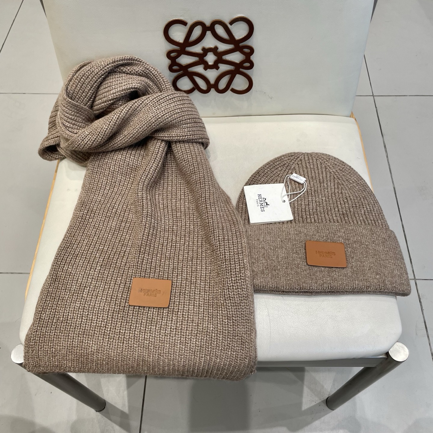 爱马仕 hermes【两件套-%70+兔毛%30羊毛套装帽子】经典套装帽子！帽子➕围巾！暖暖哒超级舒服～