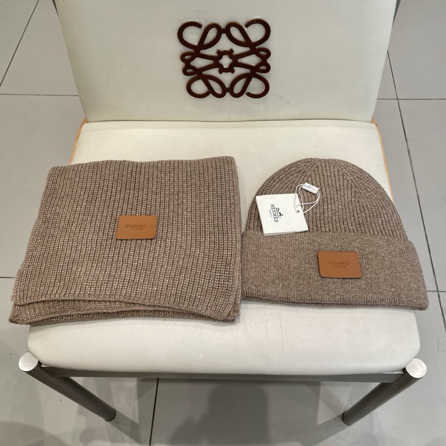 爱马仕 hermes【两件套-%70+兔毛%30羊毛套装帽子】经典套装帽子！帽子➕围巾！暖暖哒超级舒服～