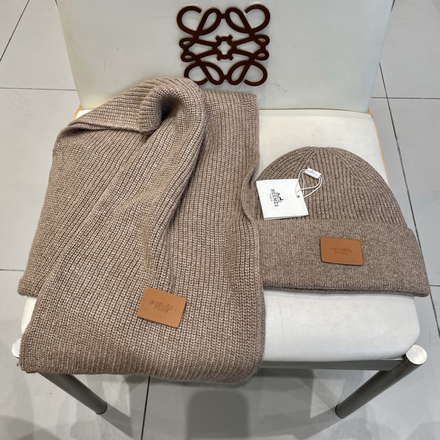 爱马仕 hermes【两件套-%70+兔毛%30羊毛套装帽子】经典套装帽子！帽子➕围巾！暖暖哒超级舒服～