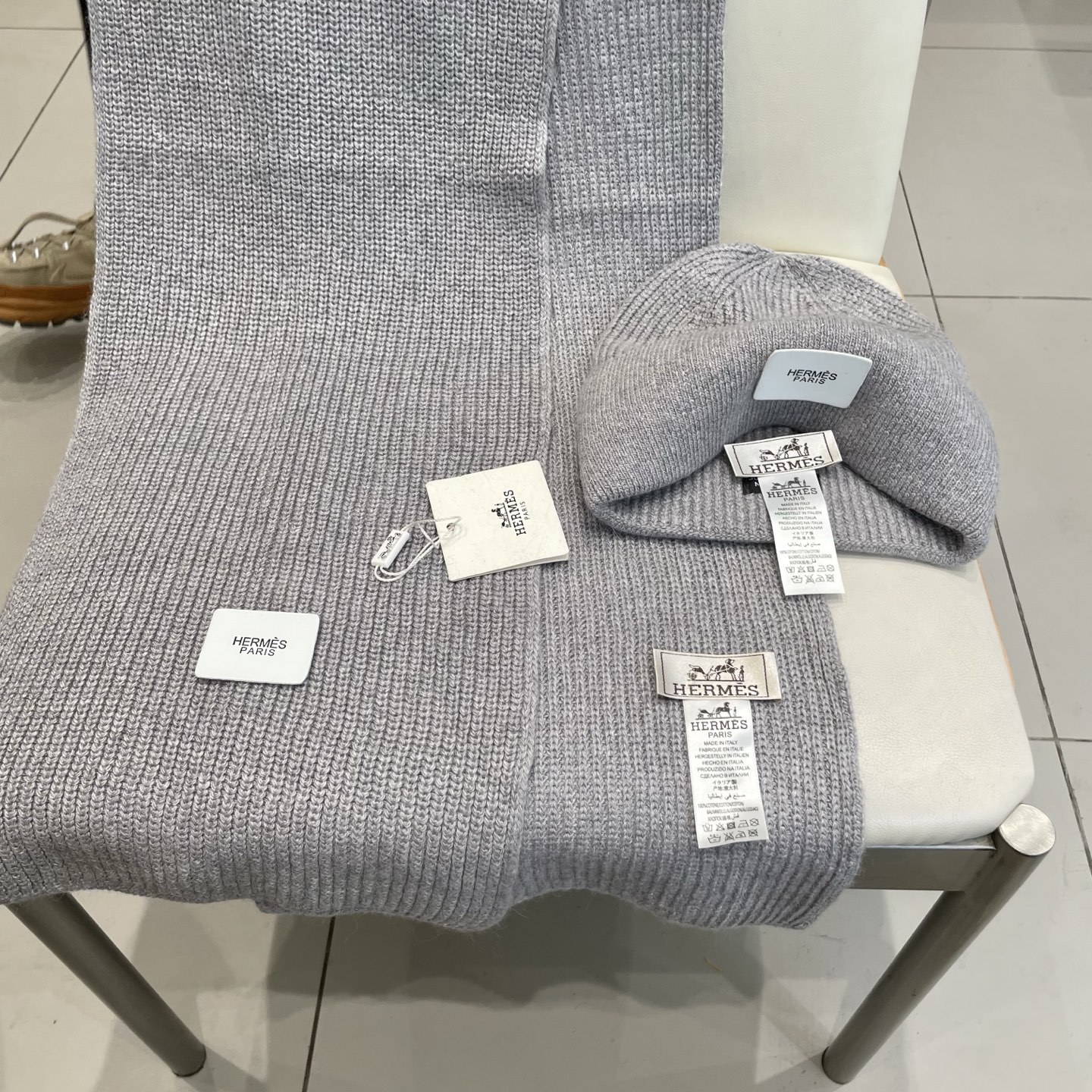 爱马仕 hermes【两件套-%70+兔毛%30羊毛套装帽子】经典套装帽子！帽子➕围巾！暖暖哒超级舒服～
