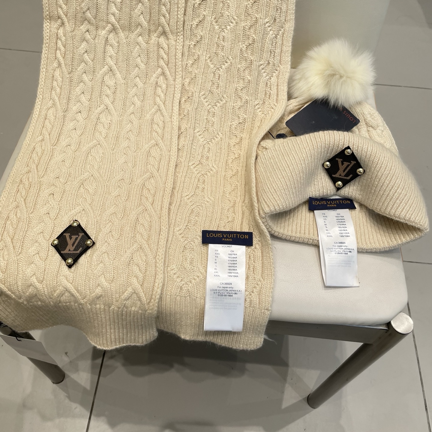 LV2件套%70羊毛+%30兔毛套装：狐狸毛帽子➕围巾】经典套装帽子！暖暖哒超级舒服～冬日小姐姐减龄神器
