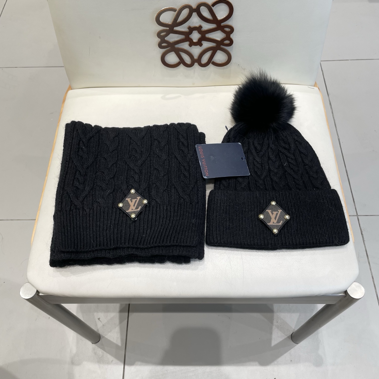 LV2件套%70羊毛+%30兔毛套装：狐狸毛帽子➕围巾】经典套装帽子！暖暖哒超级舒服～冬日小姐姐减龄神器