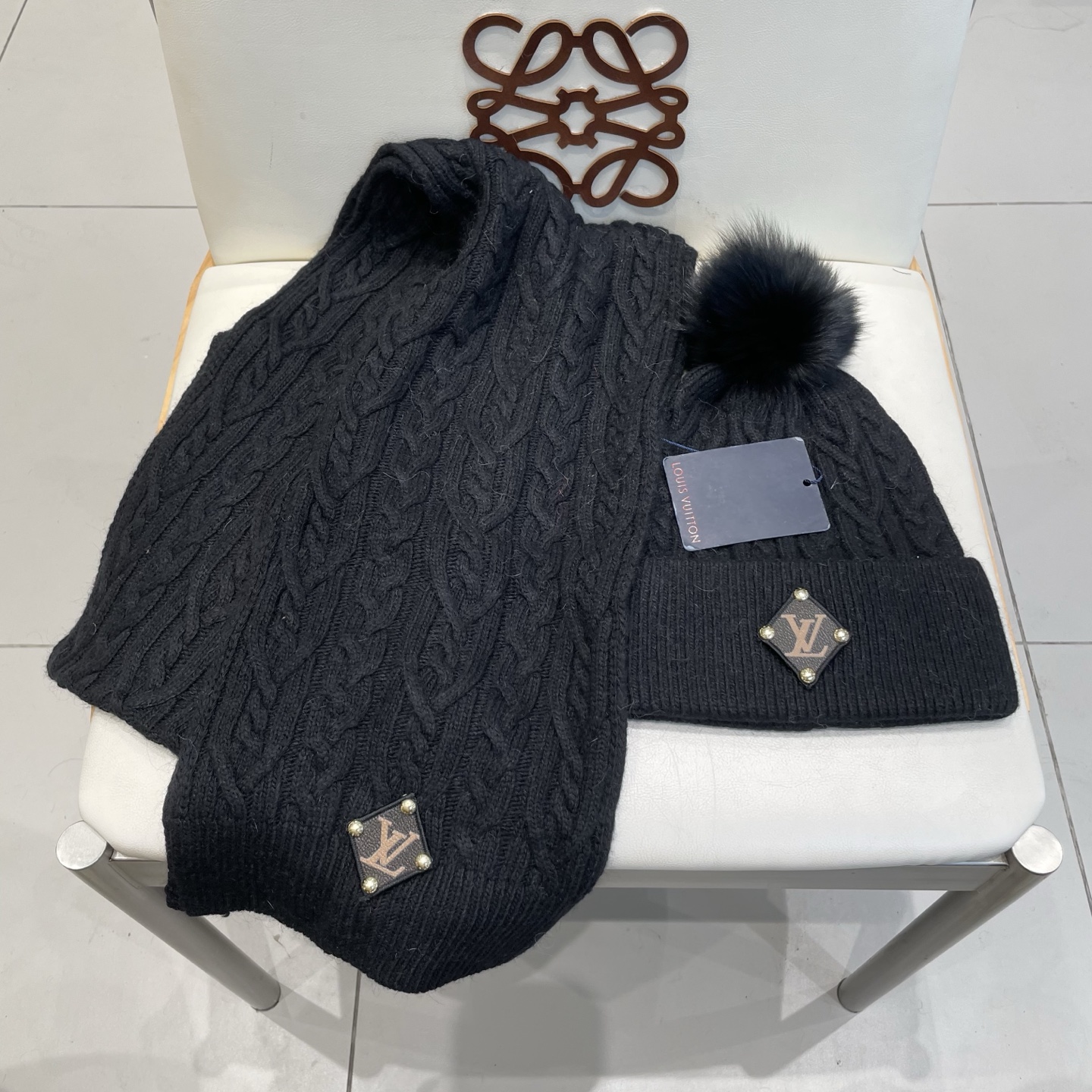 LV2件套%70羊毛+%30兔毛套装：狐狸毛帽子➕围巾】经典套装帽子！暖暖哒超级舒服～冬日小姐姐减龄神器