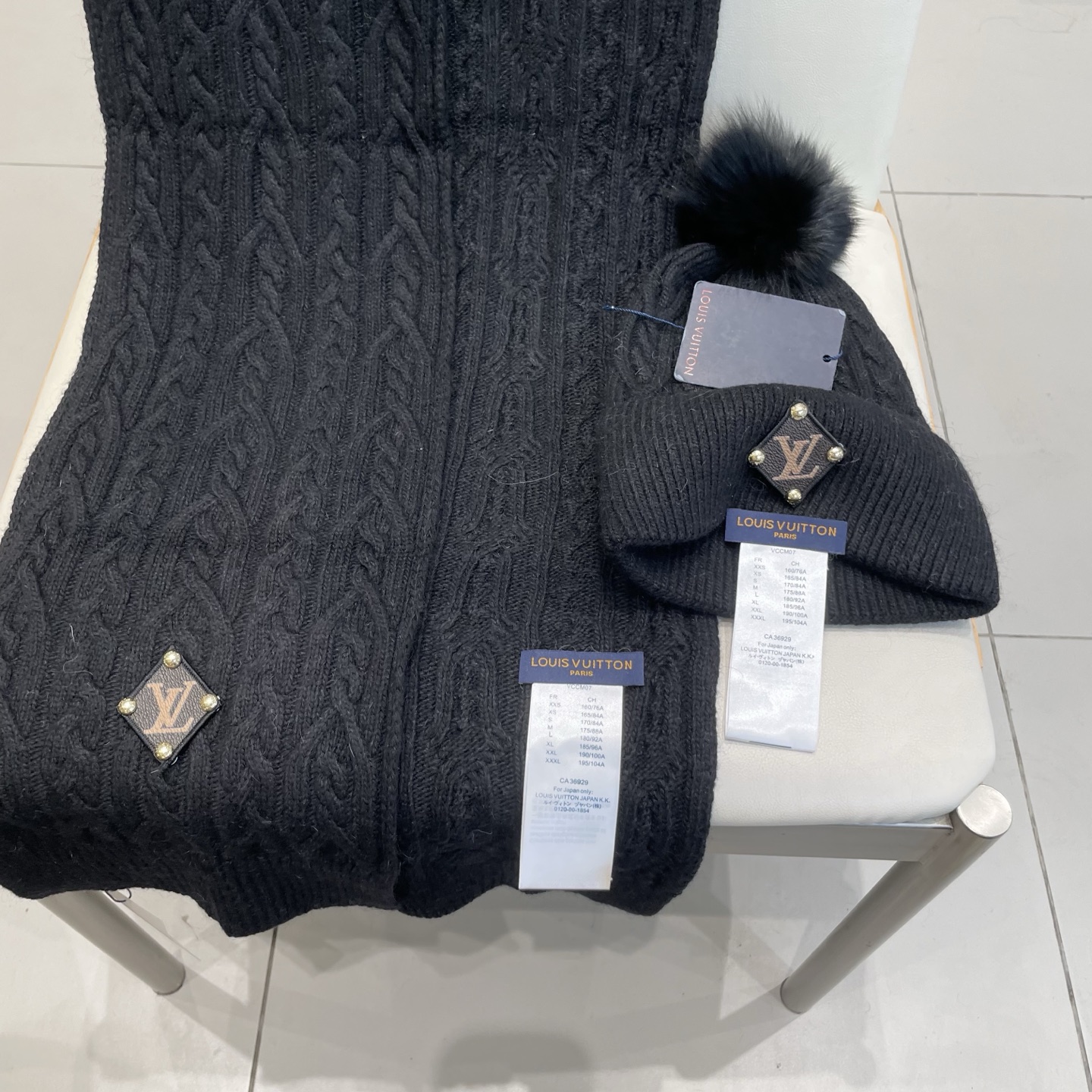 LV2件套%70羊毛+%30兔毛套装：狐狸毛帽子➕围巾】经典套装帽子！暖暖哒超级舒服～冬日小姐姐减龄神器