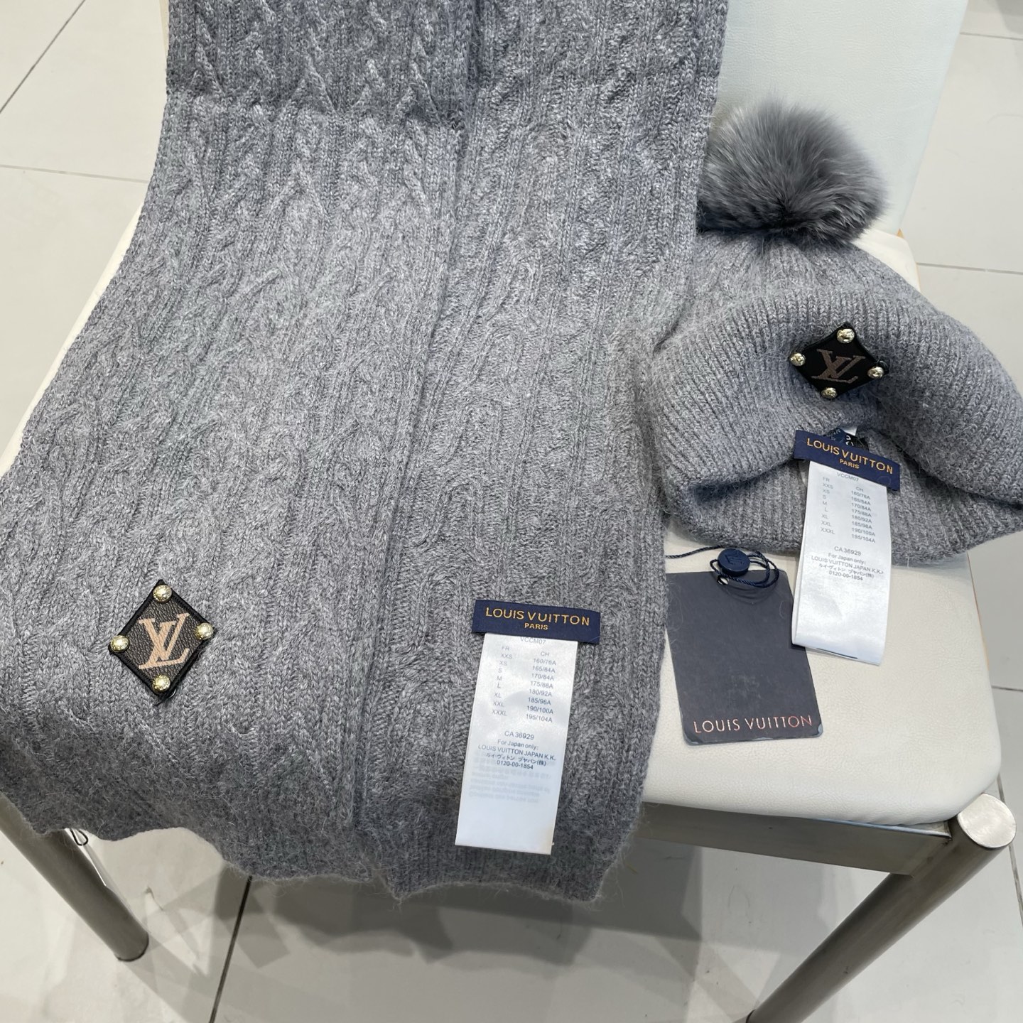 LV2件套%70羊毛+%30兔毛套装：狐狸毛帽子➕围巾】经典套装帽子！暖暖哒超级舒服～冬日小姐姐减龄神器