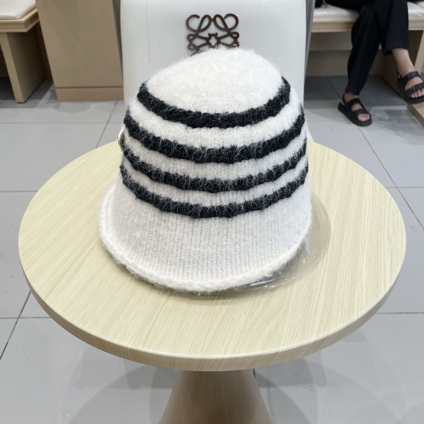 Prada普拉达2025新款条纹针织渔夫帽女秋冬季日系复古百搭显脸小毛线帽大头围水桶帽子