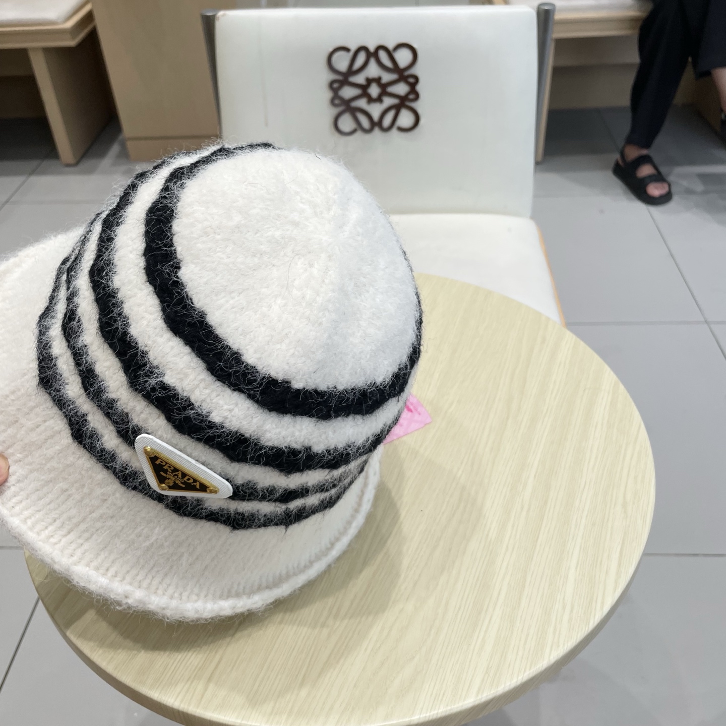 Prada普拉达2025新款条纹针织渔夫帽女秋冬季日系复古百搭显脸小毛线帽大头围水桶帽子