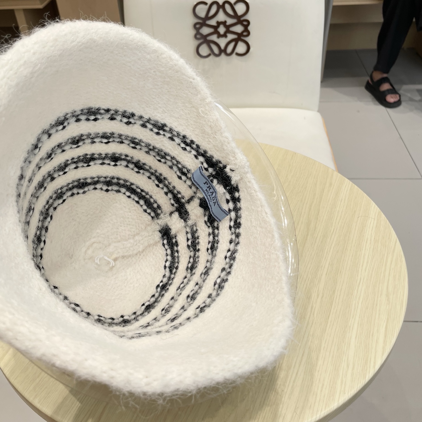 Prada普拉达2025新款条纹针织渔夫帽女秋冬季日系复古百搭显脸小毛线帽大头围水桶帽子