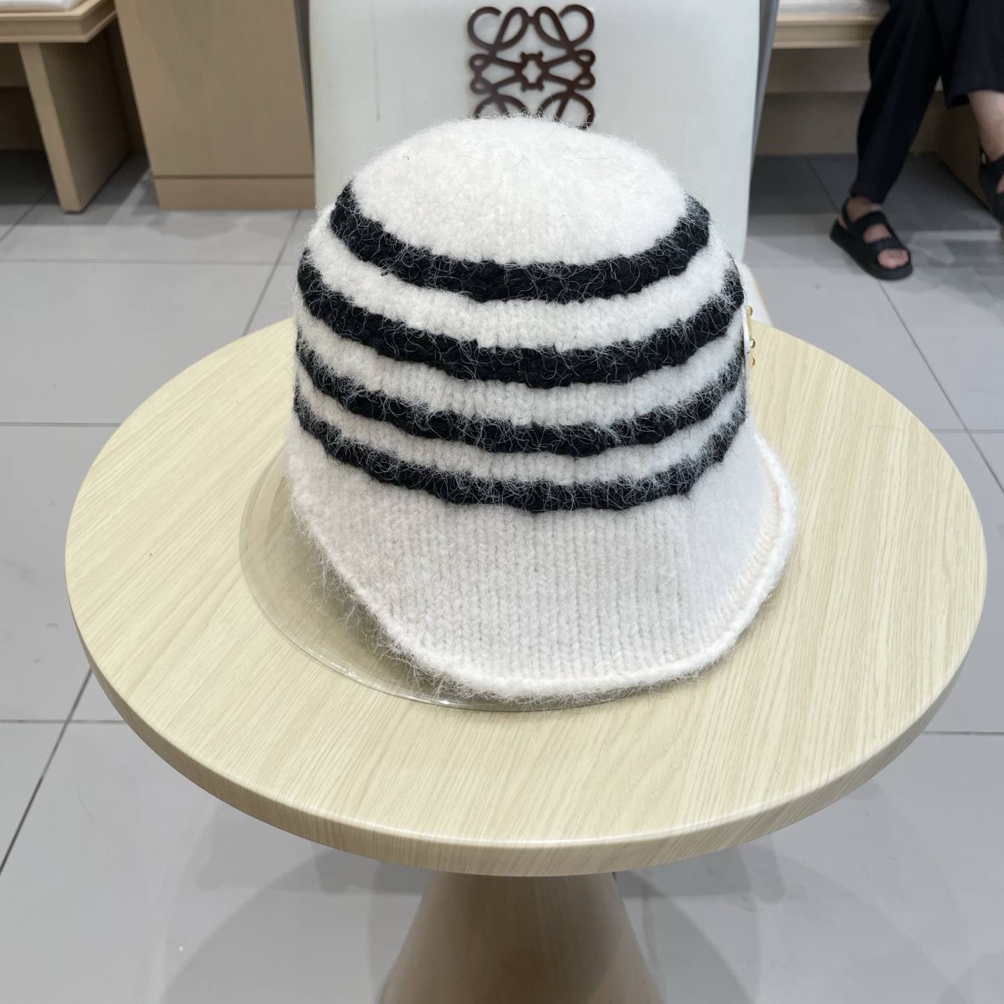 Prada普拉达2025新款条纹针织渔夫帽女秋冬季日系复古百搭显脸小毛线帽大头围水桶帽子