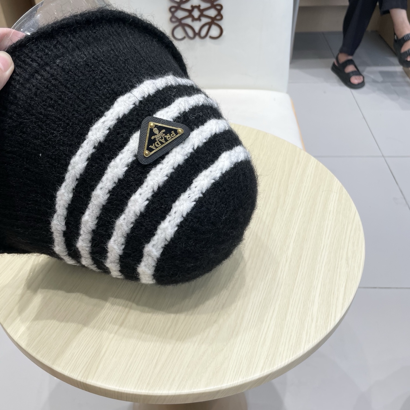 Prada普拉达2025新款条纹针织渔夫帽女秋冬季日系复古百搭显脸小毛线帽大头围水桶帽子