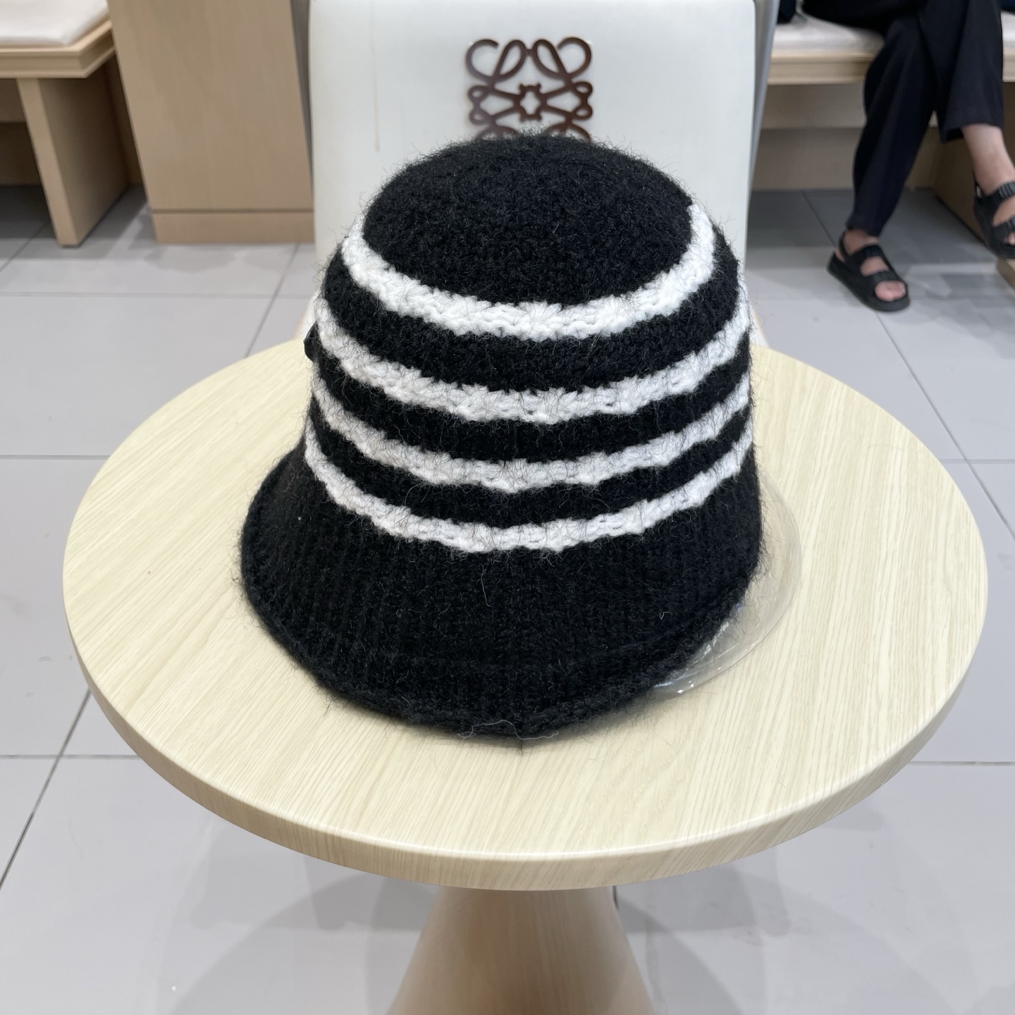 Prada普拉达2025新款条纹针织渔夫帽女秋冬季日系复古百搭显脸小毛线帽大头围水桶帽子