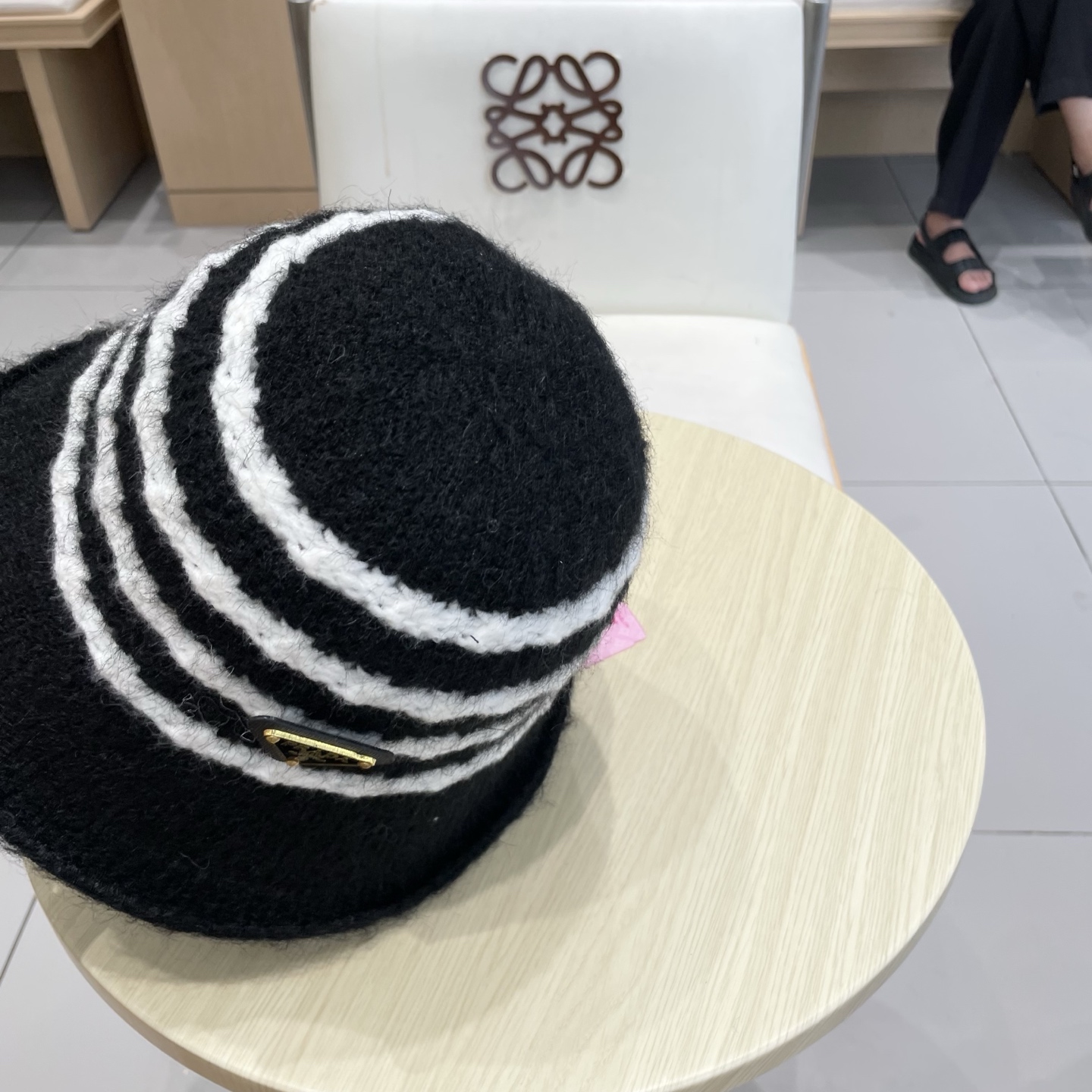 Prada普拉达2025新款条纹针织渔夫帽女秋冬季日系复古百搭显脸小毛线帽大头围水桶帽子