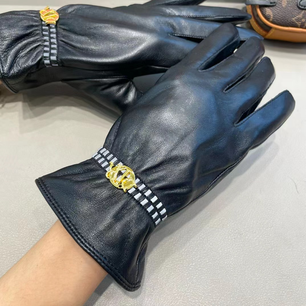 DIOR迪奥女款羊皮手套，时尚手套，秋冬保暖加绒内里，经典简洁💕上手超舒适柔软、百搭！码数ML