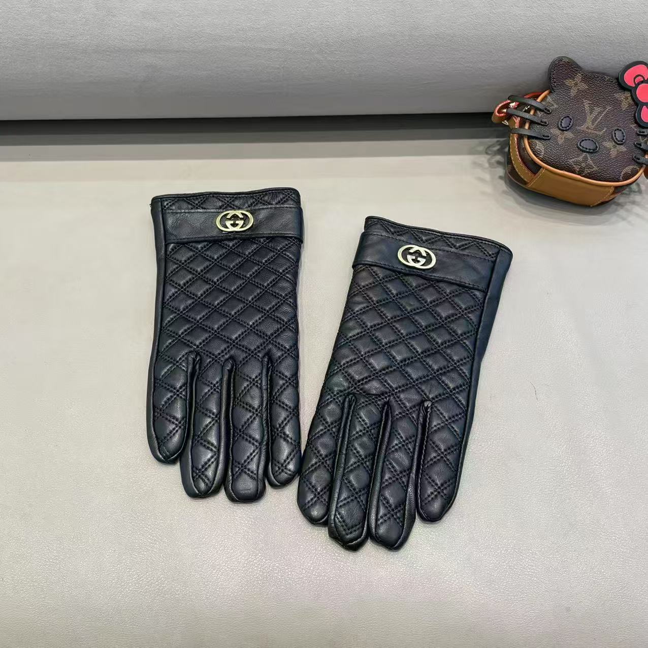 GUCCI古奇男款新品羊皮手套，时尚手套，秋冬保暖加绒内里，经典简洁💕上手超舒适柔软、百搭！码数均码