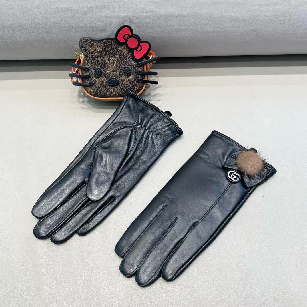 GUCCI古奇女款新品羊皮手套，时尚手套，秋冬保暖加绒内里，经典简洁💕上手超舒适柔软、百搭！ML