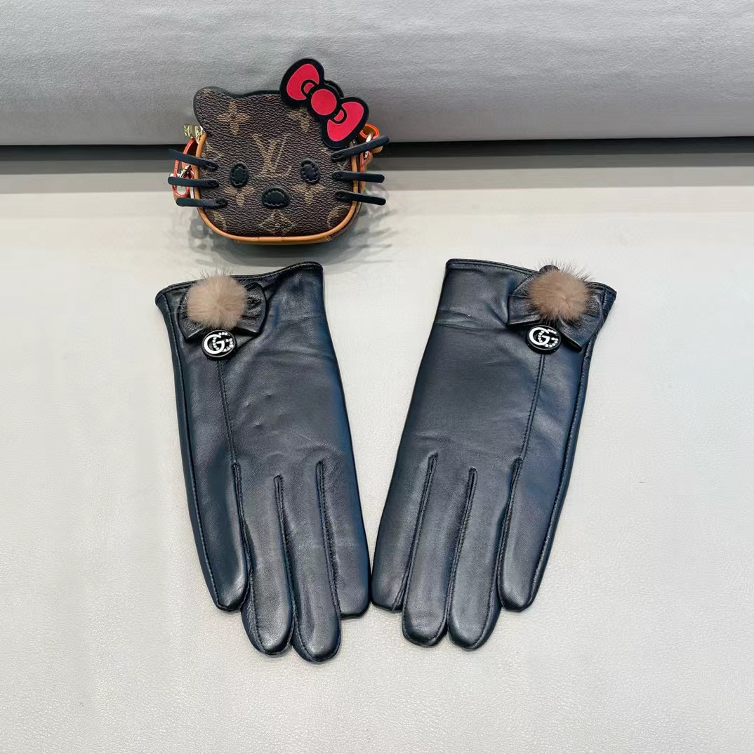 GUCCI古奇女款新品羊皮手套，时尚手套，秋冬保暖加绒内里，经典简洁💕上手超舒适柔软、百搭！ML