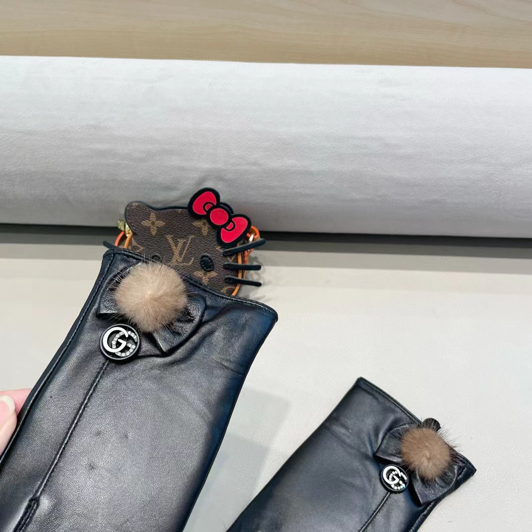 GUCCI古奇女款新品羊皮手套，时尚手套，秋冬保暖加绒内里，经典简洁💕上手超舒适柔软、百搭！ML