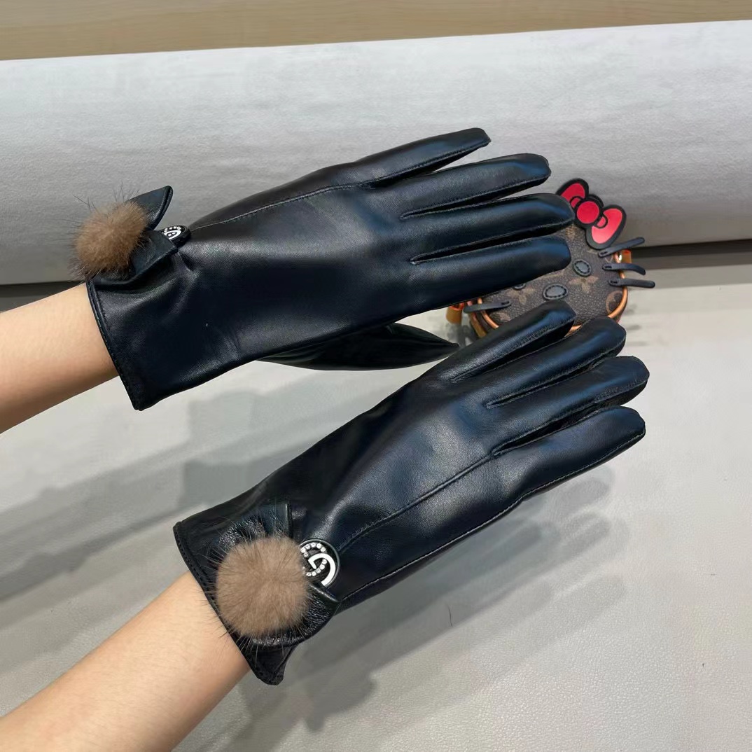 GUCCI古奇女款新品羊皮手套，时尚手套，秋冬保暖加绒内里，经典简洁💕上手超舒适柔软、百搭！ML