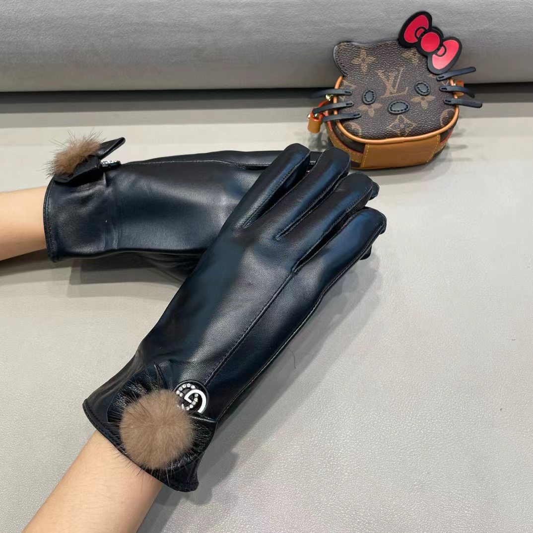 GUCCI古奇女款新品羊皮手套，时尚手套，秋冬保暖加绒内里，经典简洁💕上手超舒适柔软、百搭！ML