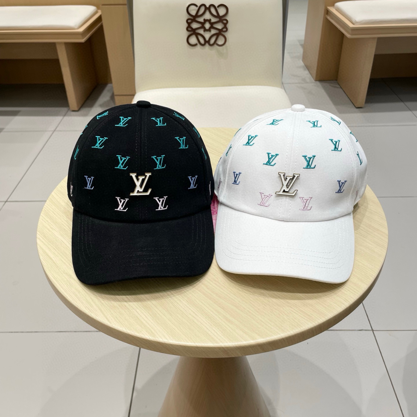 🧢路易威登棒球帽 LouisVuitton😍新款LV棒球帽，重工打造♥️高端大气，百搭款🤗男女通用！跑量