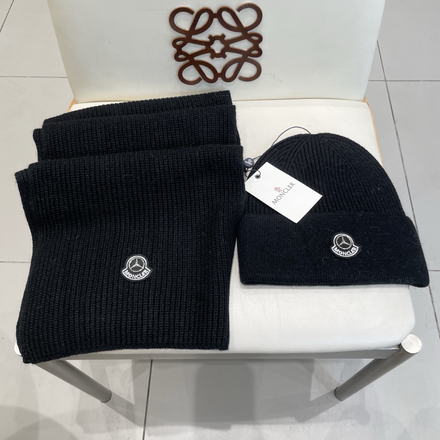 蒙口。【羊毛套装帽子】经典套装帽子！帽子➕围巾！材质：70%羊毛➕30%兔毛。暖暖哒超级舒服～冬日小姐姐