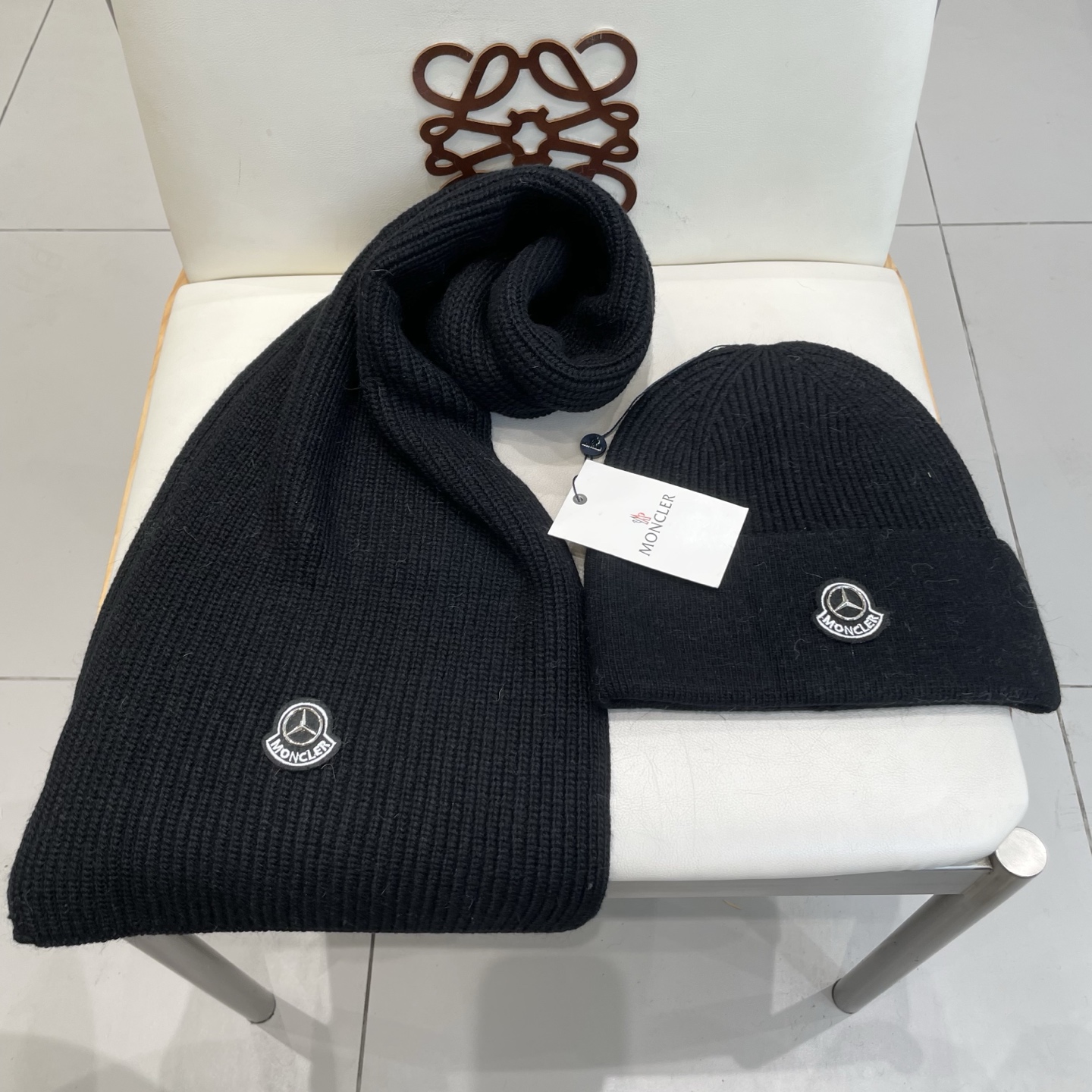 蒙口。【羊毛套装帽子】经典套装帽子！帽子➕围巾！材质：70%羊毛➕30%兔毛。暖暖哒超级舒服～冬日小姐姐