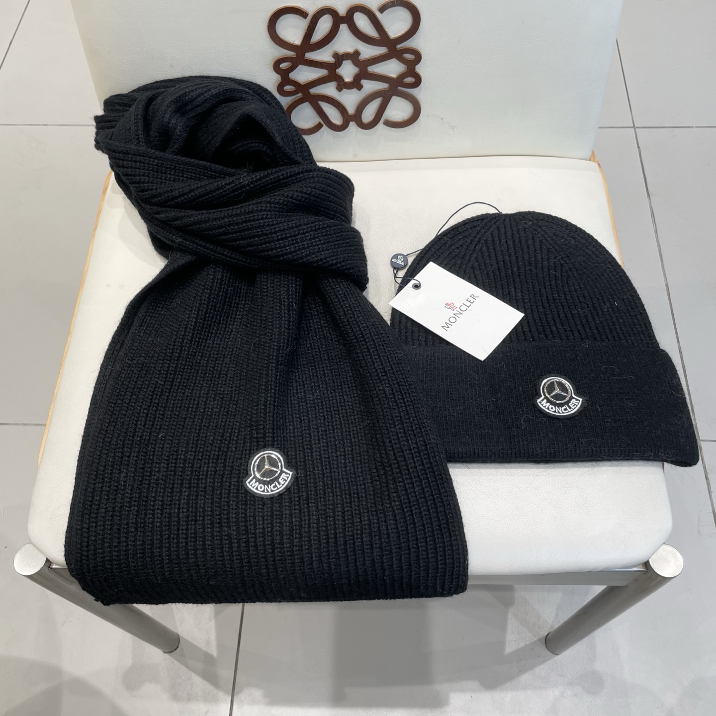 蒙口。【羊毛套装帽子】经典套装帽子！帽子➕围巾！材质：70%羊毛➕30%兔毛。暖暖哒超级舒服～冬日小姐姐