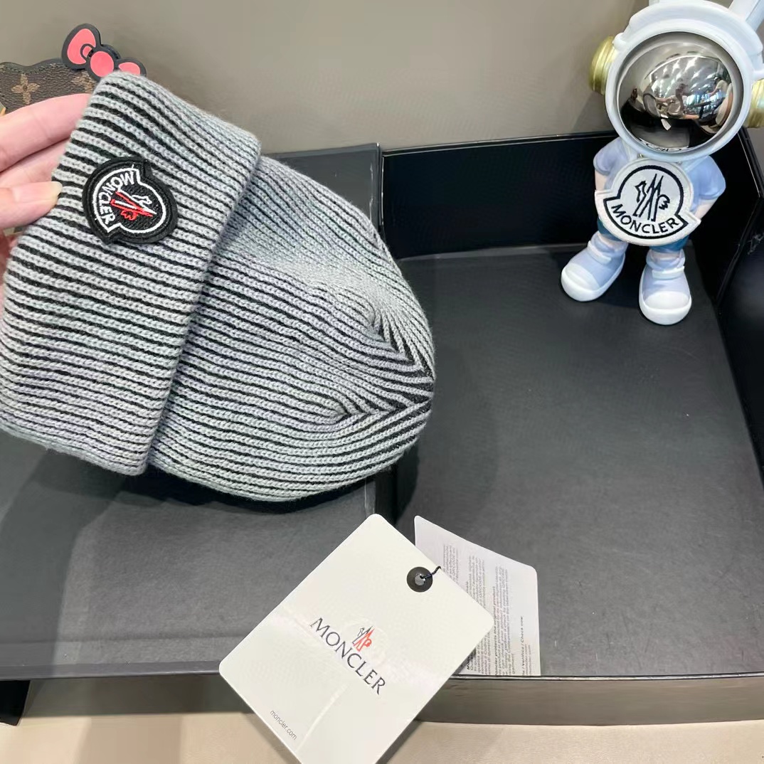 蒙口Moncler盟可睐💥官网经典针织帽，原单复刻.非常柔软亲肤，弹性很好💓有质感又非常百搭的款式~保暖