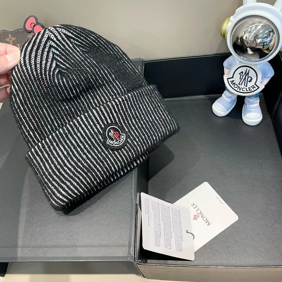 蒙口Moncler盟可睐💥官网经典针织帽，原单复刻.非常柔软亲肤，弹性很好💓有质感又非常百搭的款式~保暖