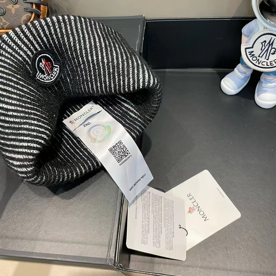 蒙口Moncler盟可睐💥官网经典针织帽，原单复刻.非常柔软亲肤，弹性很好💓有质感又非常百搭的款式~保暖